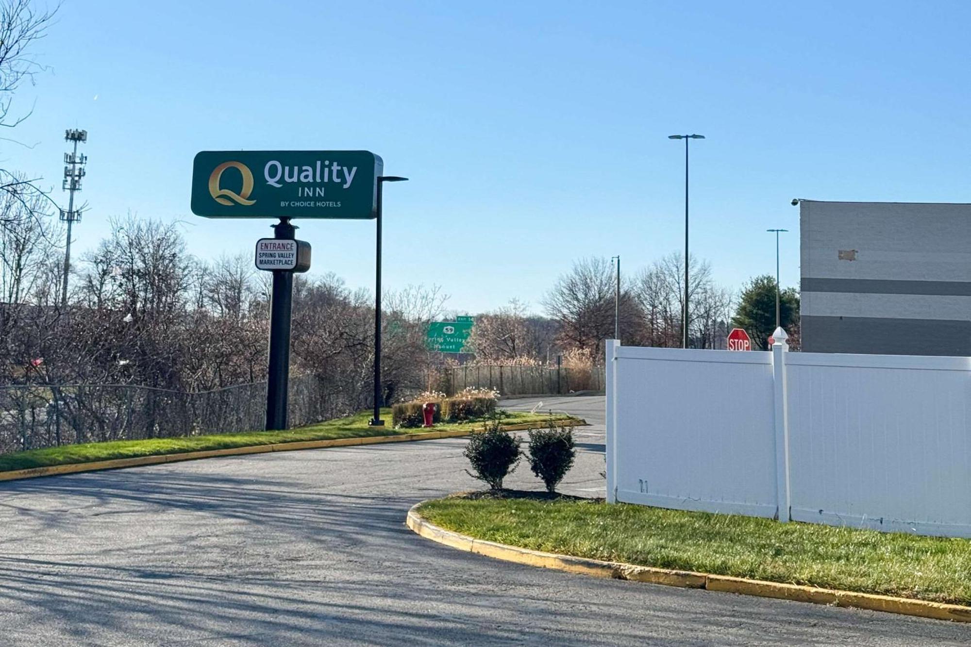 Quality Inn Spring Valley - Nanuet Esterno foto